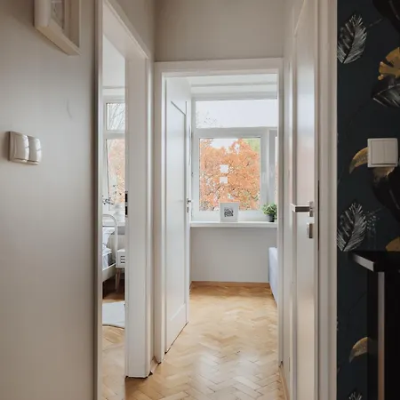 Behind The Scenes Old Town Апартаменты